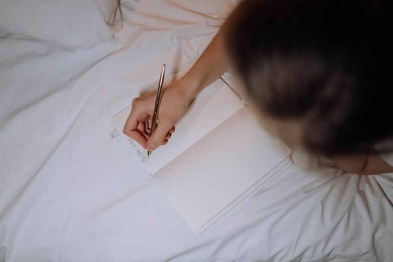 Beginner Guide to Journaling Every Day for a Healthier Mind